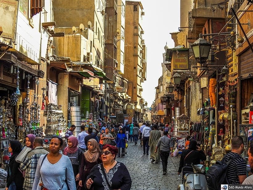 Bazar Khan-el-Khalili no Cairo Velho  