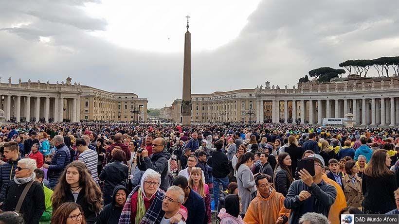 Multidão aguarda o papa para audiência papal na Praça São Pedro - Como ver o papa no Vaticano