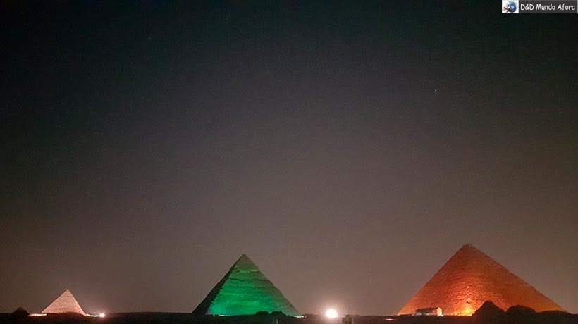 Pirâmides do Egito - Miquerinos, Quéfren e Quéops no show de som e luzes