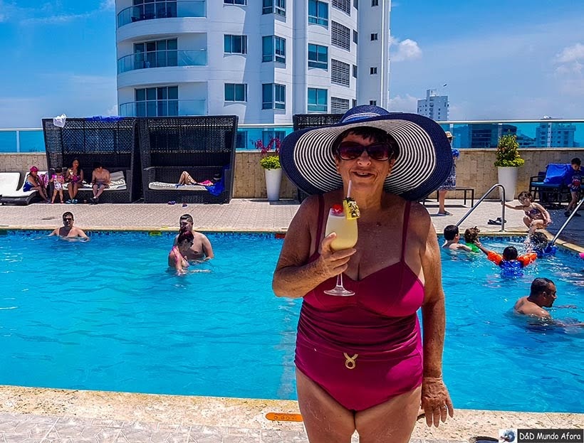 Curtindo a piscina do Hotel Cartagena Plaza - Diário de bordo: 4 dias em Cartagena, Colômbia