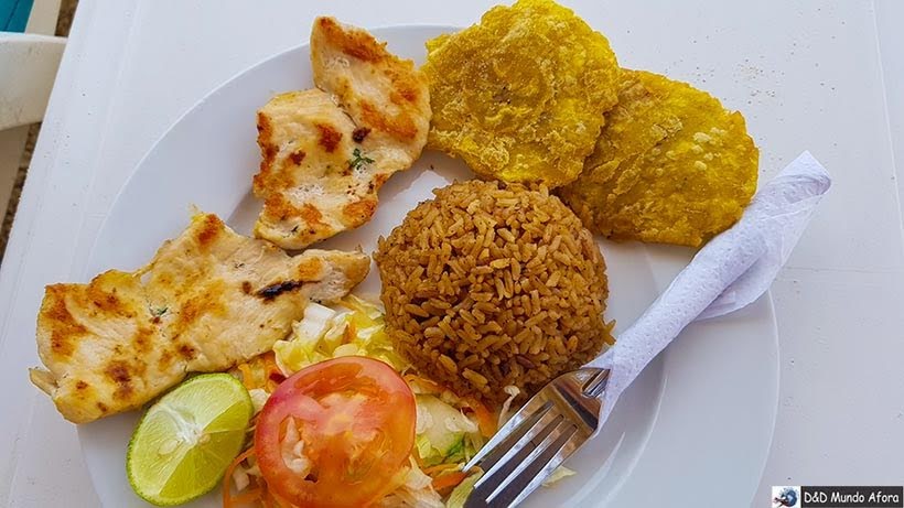 Almoço típico na Playa Blanca na Isla Baru - Diário de bordo: 4 dias em Cartagena