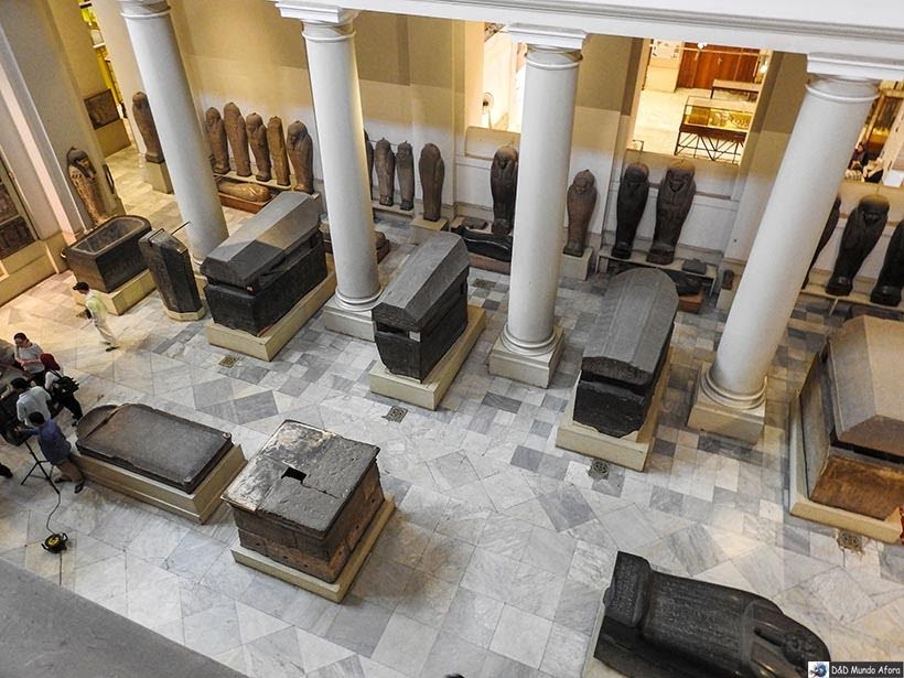 Sarcófagos no Museu do Cairo, Egito