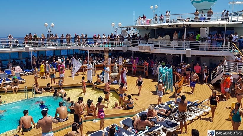 Atividades recreativas nas piscinas - Cruzeiros marítimos: tudo sobre viagem de navio