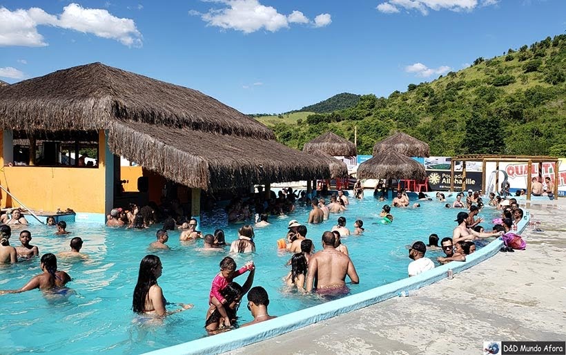 Bar molhado no Minas Beach: parque aquático em Raul Soares