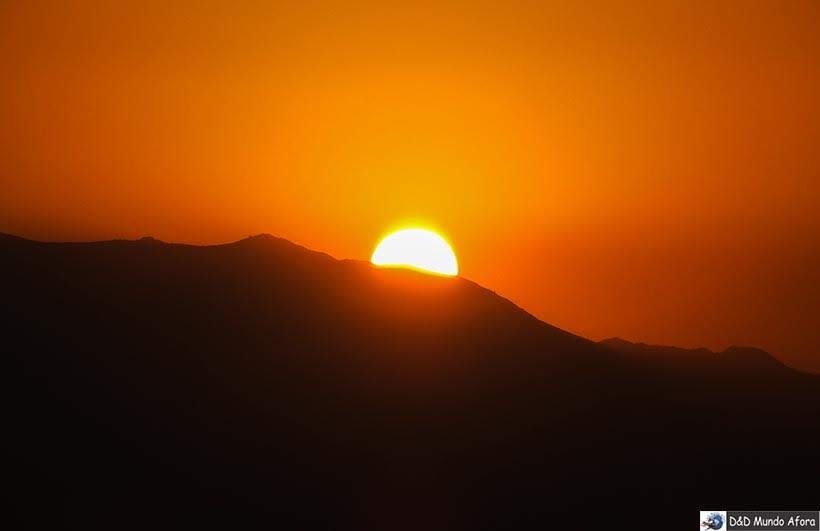 Pôr do Sol visto do alto de Santiago, Chile