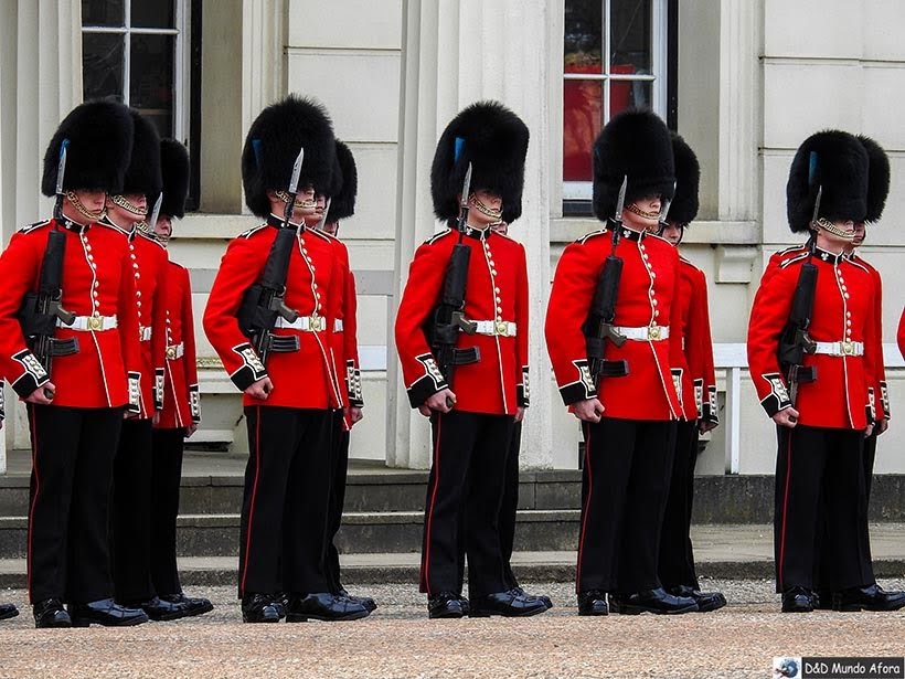 Guardas reais britânicos - Troca da guarda em Londres