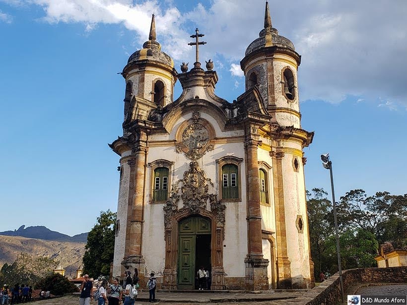 Igreja de São Francisco de Assis no Largo do Coimbra - Passeio de jardineira em Ouro Preto, MG