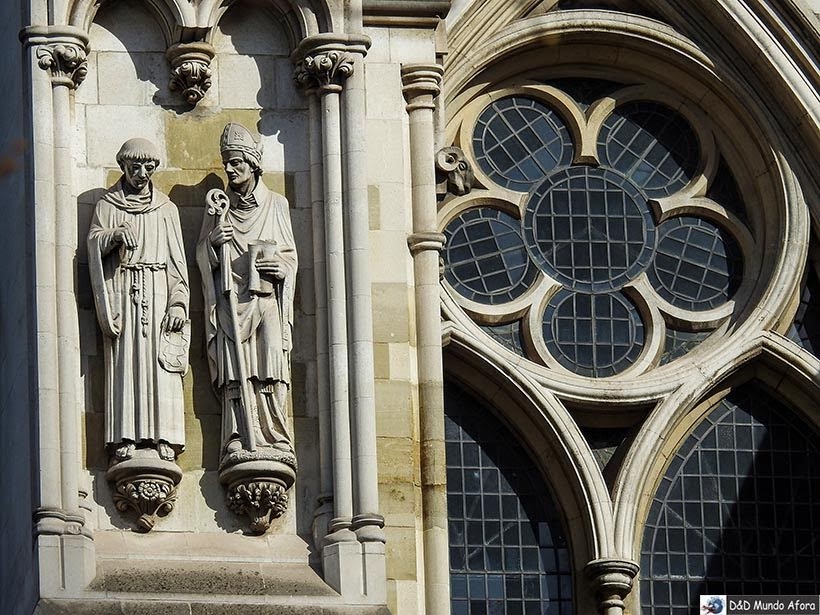 Detalhe da fachada do templo religioso: como visitar em Londres