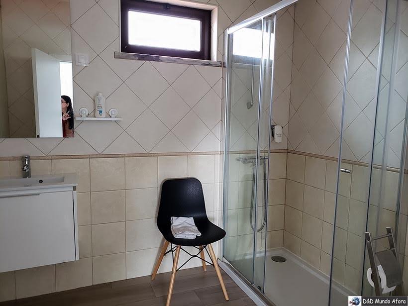 Banheiro do quarto no Hotel Infusion - onde ficar em Óbidos