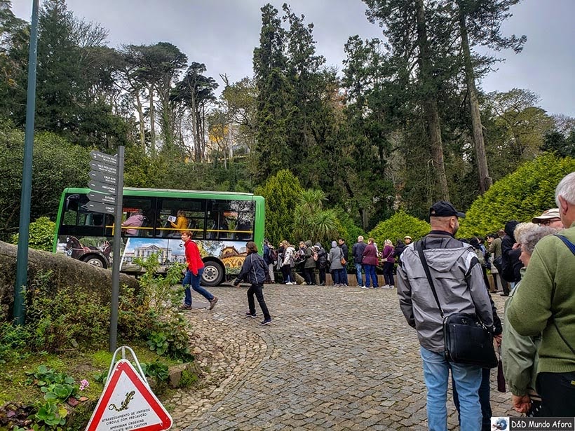 Transporte para subir ou descer no Palácio da Pena, em Sintra