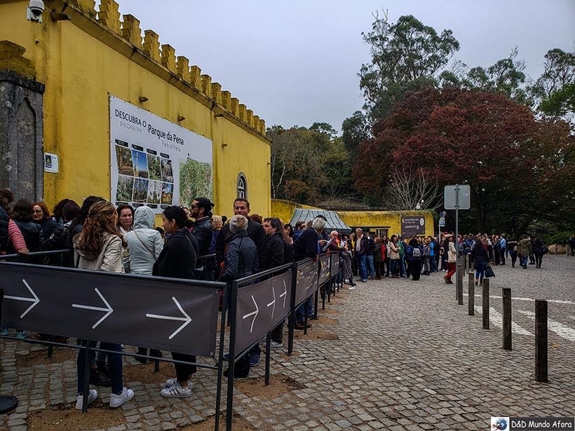 Fila para entrar no Palácio da Pena, em Sintra 