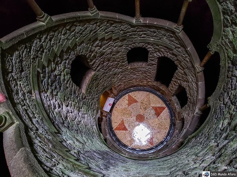 Torre Invertida na Quinta da Regaleira - O que fazer em Sintra, Portugal