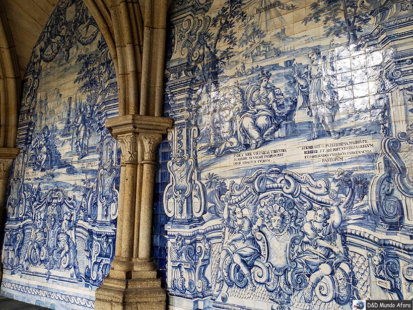 Azulejos no claustro da Sé do Porto