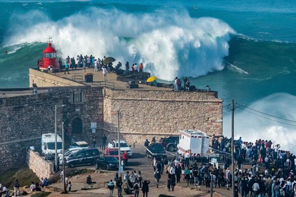 Ondas Gigantes de Nazaré - Praia do Norte- Wikkimedia Commons