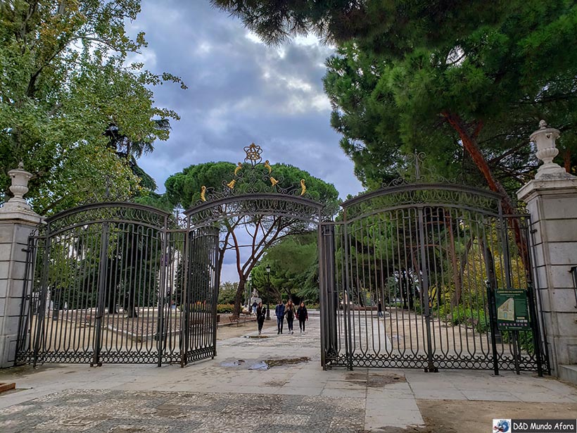 Uma das entradas dos Jardins de Sabatini
