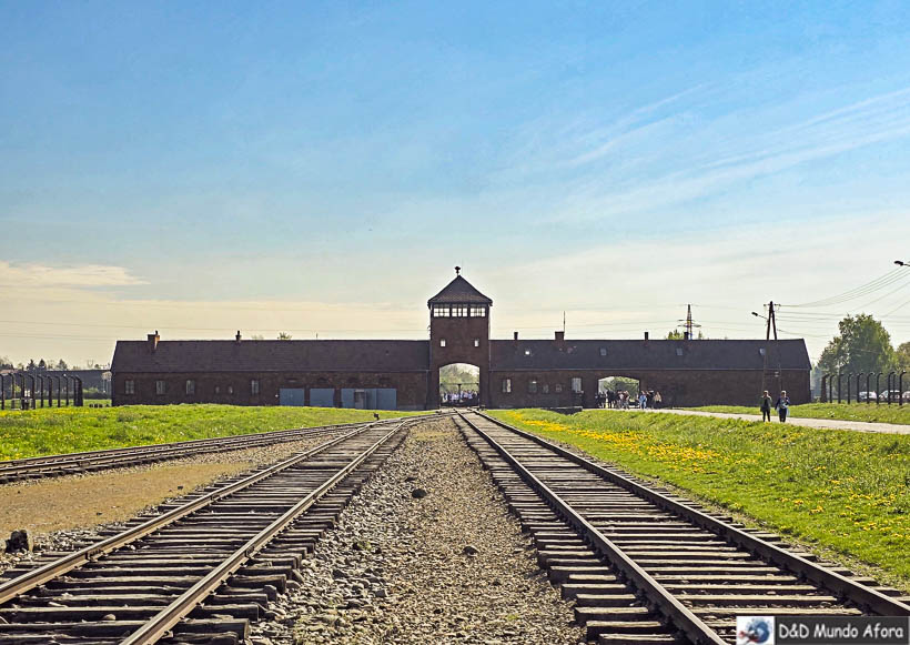 Portão de Entrada de Auschwitz II-Birkenau